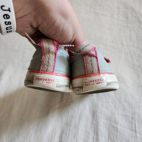 Converse Blue/Pink Shoes toddler 8 - Picture 3 of 8